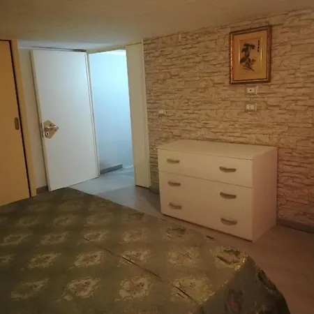 Casetta Mya شقة ليفيرانو